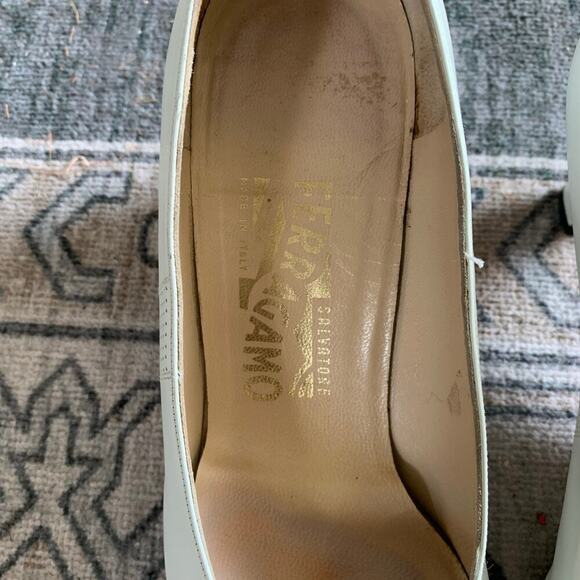 Vintage Salvatore Ferragamo White Pumps Size 7.5 - Picture 4 of 6